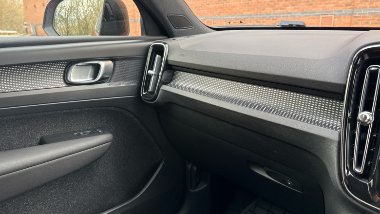 Volvo Xc40 2.0 T5 R DESIGN 5dr AWD Geartronic Petrol Estate